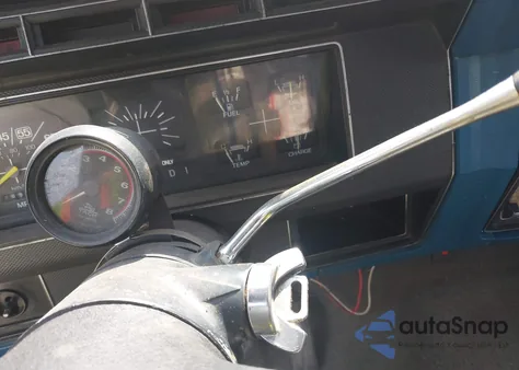 1983 Ford F100 z USA, uszkodzony, nr VIN 2FTCF10F6DCA65942